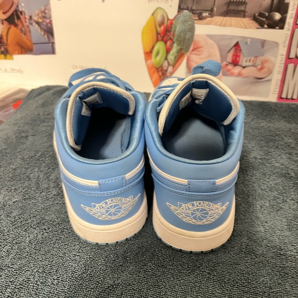 women’s jordan low UNC blue worn once and in amazing condition - Picture 4 of 5